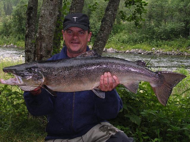 Laxmaffian Västerås, Lars-Åke Gyborn med sin fina lax på 8,7kg från Orkla sommaren 2006