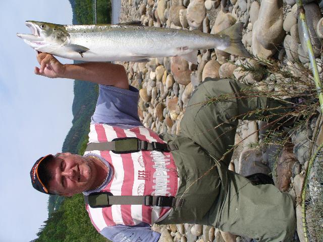 Svenne med första Granöienlaxen för säsongen 2007 6,7Kg rent silver