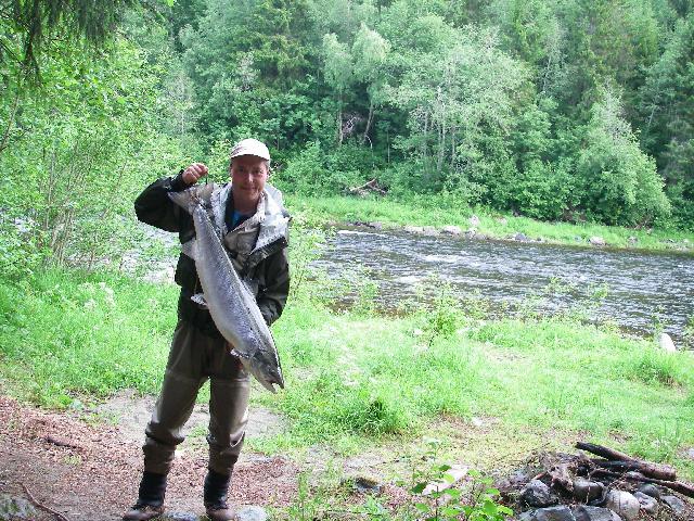 Orkla -08 stefan med en 9,4kg lax 20/6